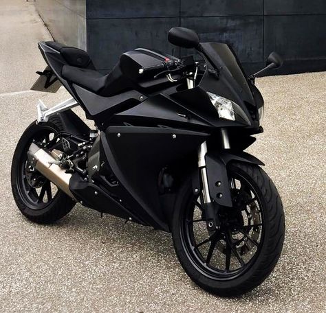 Black Motorbike, Black Bikes Motorbikes, Yamaha R125 Black, Black Sports Motorcycle, Yamaha Yzf R125, Matte Black Motorcycle Aesthetic, Matte Black Motorbike, Honda Cbr 125, Motorcycle Aesthetic