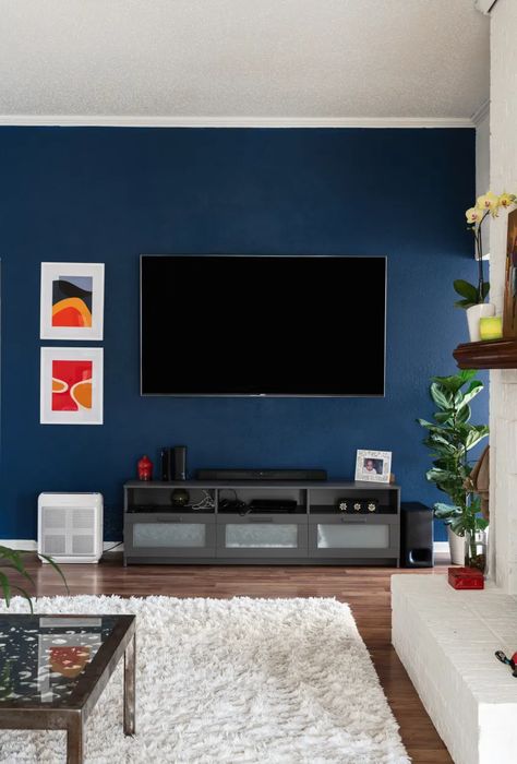 2 Color Living Room Walls, Dark Blue Tv Wall, Tv Wall Color Ideas, Dark Wall Colors For Living Room, Blue Tv Room, Tv Wall Painting Design, Dark Blue Walls Living Room, Blue Tv Wall, Dark Painted Rooms