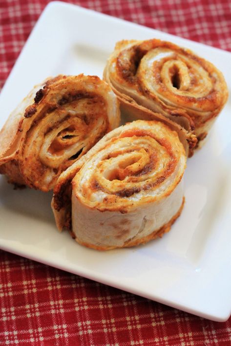 Air Fryer Pumpkin Pinwheels via @nelsonroadgarden Pumpkin Pinwheels, Pumpkin Pasta Bake, Air Fryer Pumpkin, Pumpkin Spice Waffles, Cream Cheese Pinwheels, Cheese Pinwheels, Fall Appetizers, Quick Dessert, Cheese Pumpkin