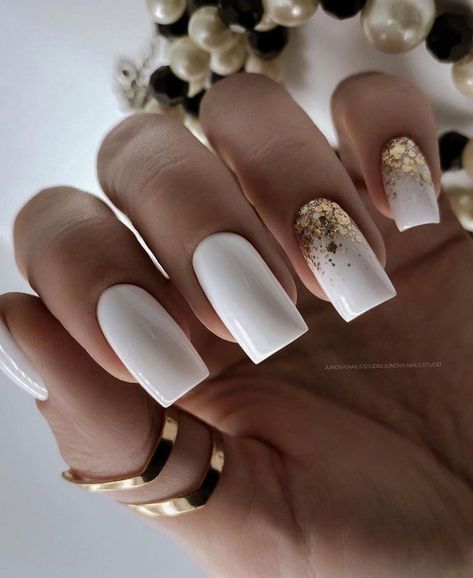 2023 Trending Colors, Nails For 2023, White Christmas Nails, Christmas Nails 2023, Gold Gel Nails, White Nails With Gold, Nail Types, Trending Colors, Beauty Hacks Nails