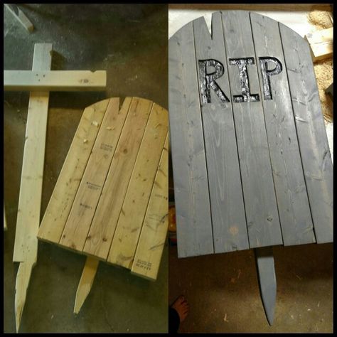 Halloween Decorations Outdoor Pallets, Diy Wood Headstones Halloween, Pallet Tombstones Diy, Diy Gravestone Halloween Easy, Wooden Gravestones Halloween, Haunted Cemetary Decorations, Diy Wooden Tombstones Halloween, Diy Outdoor Gravestones, Tumb Stones Halloween Diy