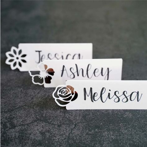 Cricut Font Combinations, Cricut Pen Projects, Cricut Pens Hack, Cricut Drawing, Best Cursive Fonts, Free Craft Templates, Felt Flower Template, Pen Projects, Cricut Wedding Invitations