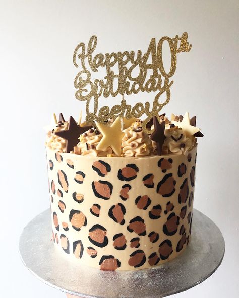 Animal Print Cakes, Cheetah Cake Ideas, Leopard Cake Birthday, Leopard Cake Design, Leopard Birthday Cake, Cheetah Print Cupcakes, Leopard Print Cakes Ideas, 40th Birthday Decor, Leopard Print Birthday Cake