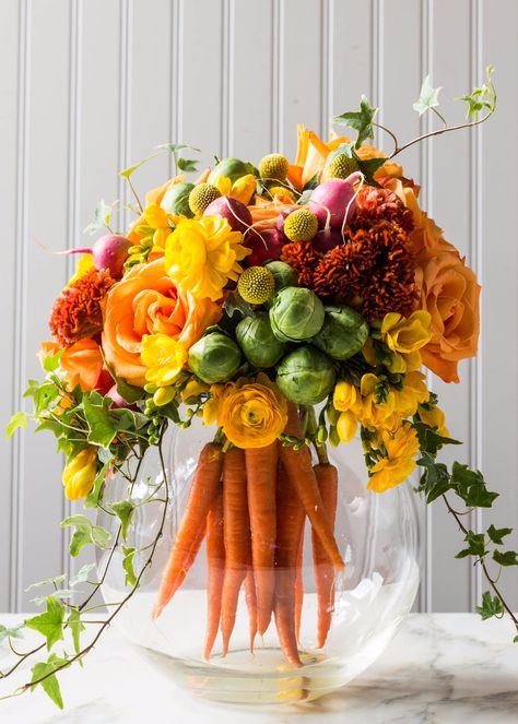 12 Ridiculously Cool Spring Centerpieces to Copy Thanksgiving Flower Arrangements, 10 Mayo, Creative Centerpieces, Thanksgiving Flowers, Easter Flower Arrangements, Spring Flower Arrangements, Spring Centerpiece, בר מצווה, Easter Flowers