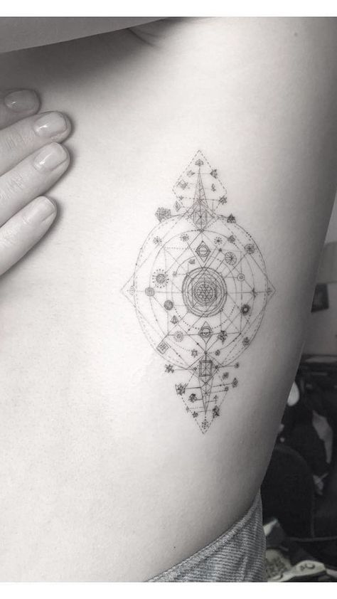 Ellie Goulding's Delicate Ribcage Tattoo Natal Chart Tattoo, Best Celebrity Tattoos, Sunflower Tattoo Small, Tattoo Spots, Ribcage Tattoo, Art Trippy, Single Needle Tattoo, Small Tattoos With Meaning, Geometric Tattoo Design