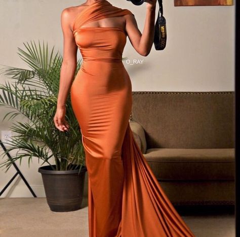 @raya_anne ✨ Brown Bridesmaid Dresses, Dinner Gowns, Fancy Short Dresses, Gorgeous Bridesmaid Dresses, Fuschia Dress, Bridesmaid Attire, Sleek Dress, Stylish Wedding Dresses, White Bridesmaid Dresses