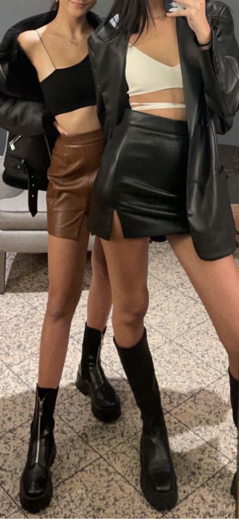 Black Leather Skirt Going Out Outfit, Black Leather Skirt Aesthetic, Black Skirt Leather Outfit, Leather Skirt 2022, Aesthetic Leather Outfit, Fitted Leather Skirt Outfit, Outfits Black Leather Skirt, Black Leather Skirt Fall Outfit, Outfits With A Leather Skirt