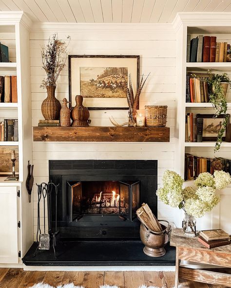 Weekly Wrap Up No. 47: A Calming Suite, Autumnal Inspo, and More! - The Roll-Out Vintage Southern Aesthetic Home, Georgia Farmhouse, Cowboy Home Decor, Country Fireplace, Rustic Mantel, Vintage Fireplace, Fireplace Mantle Decor, Quotes Home, Fall Mantle