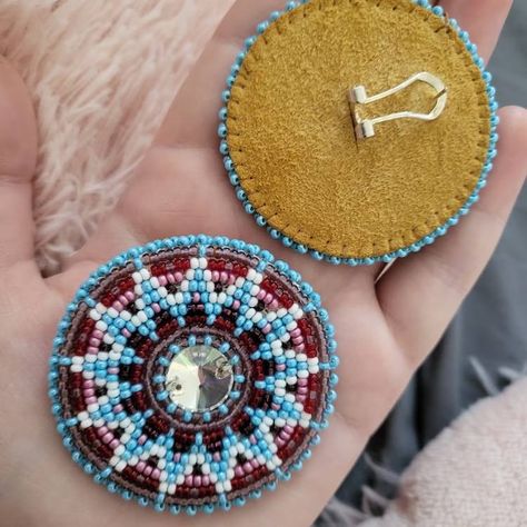 Beaded Earrings Native Beadwork, Native American Beadwork Earrings, Beadwork Ideas, Beautiful Beaded Earring, Native Beading, Stitch Earrings, Native Crafts, Beaded Earrings Native, Beadwork Designs