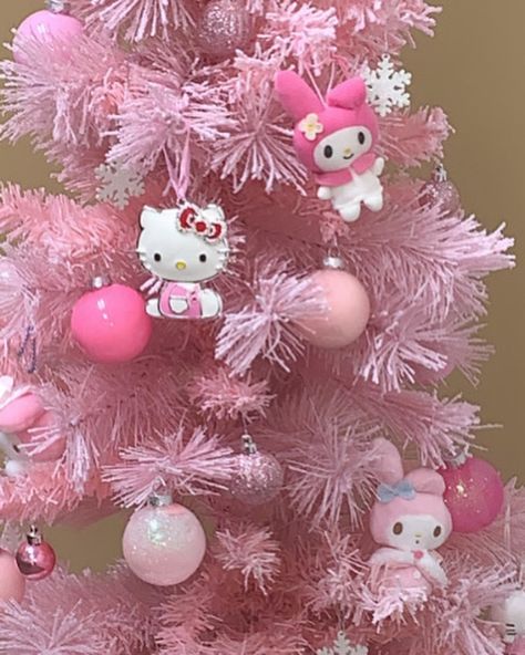 Paper Rolls Crafts, Christmas Hello Kitty, Sanrio Christmas, Hello Kitty Christmas Tree, A Pink Christmas, Youtube Ideas, Kitty Christmas, Pink Xmas, Soft Pink Theme