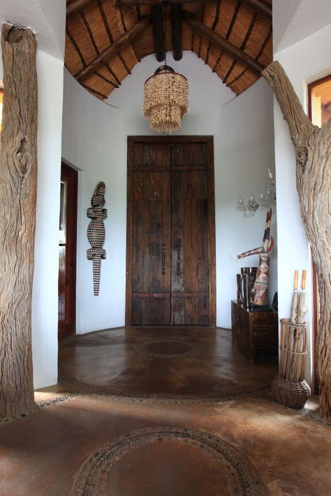 Maison Nubi entrée African Lodge, African Interior Design, Lodge Design, African Inspired Decor, African Interior, Southwestern Home, Global Home, African Home Decor, Interior Minimalista