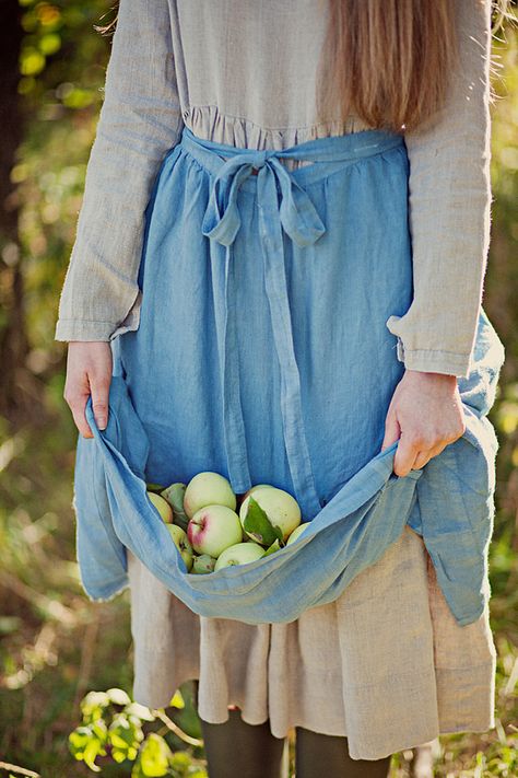 Business Portrait, Garden Photography, Down On The Farm, Cottagecore Aesthetic, + Core + Aesthetic, Farm Girl, Simple Living, Country Life, Country Living