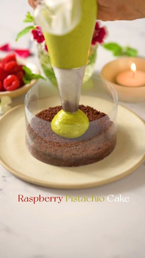 Desert Rapid, Raspberry Pistachio, Fancy Desserts Recipes, Mini Torte, Pistachio Cake, Sweet Dishes Recipes, Raspberry Cake, Easy Cake Decorating, Pastry And Bakery