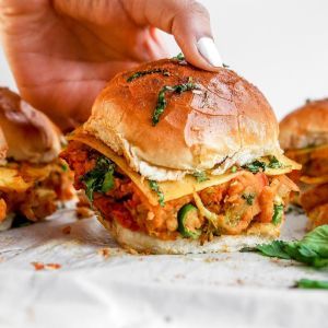 Cheesy Garlic Pav Bhaji Sliders Masala Pav, Vegan Pasta Bake, Tomato Pasta Bake, Sun Dried Tomato Pasta, Pasta Bake Easy, Pav Bhaji Masala, Vegan Christmas Recipes, Pav Bhaji, Green Chutney