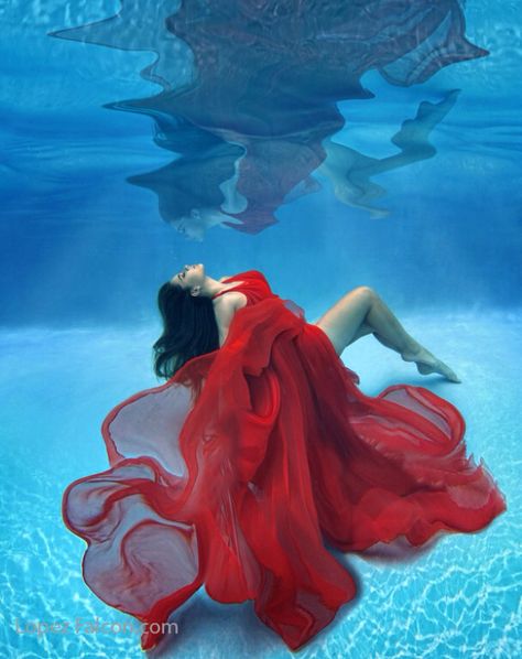 Mermaid Photography Underwater, Aquarium Poses, Underwater Modeling, Underwater Photography Pool, Underwater Dance, Underwater Shoot, Water Dancing, Underwater Fashion, Underwater Tattoo