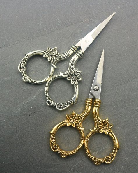 Home / Twitter Vintage Scissors, Sewing Scissors, Embroidery Scissors, Sewing Embroidery, Gold Embroidery, Sewing Box, Vintage Embroidery, Accessories Vintage, Sewing Accessories