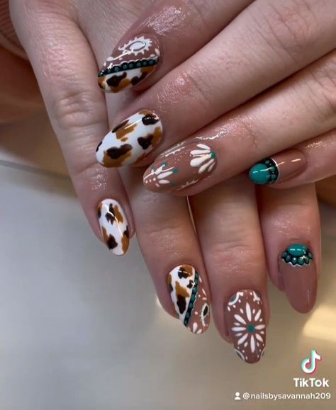 Western Nail Design Ideas, Highland Cow Nails, Rodeo Nails Designs, Western Inspired Nails, Cowboy Nails Western, Forest Nail Art, Country Nail Art, Western Fall Nails, Punchy Western Nails