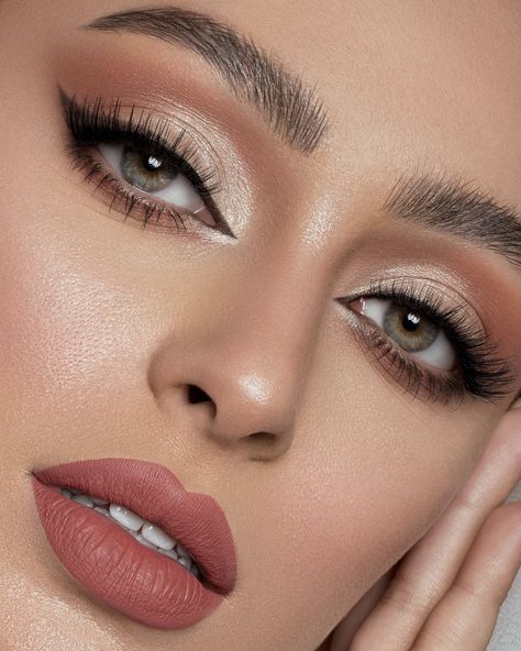 Bold Makeup Looks For Brown Eyes, K Fashion Summer, Western Makeup, Maquillage On Fleek, Classy Makeup, Prom Eye Makeup, Bold Makeup Looks, Music Instagram, Bold Makeup