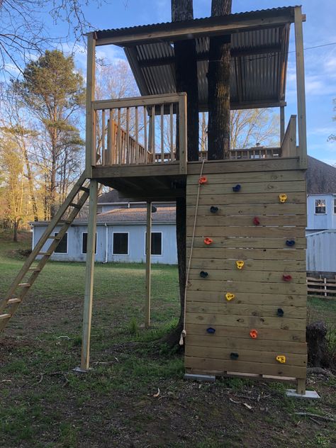 Treehouse Zipline, Backyard Zipline Platform, Diy Zipline Platform, Zipline Tower Design, Tree Platform For Zipline, Diy Zipline, Zip Line Platform, Zen Yard, Outdoor Forts