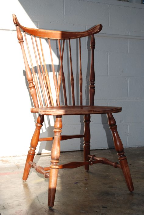 Windsor Chair Redo, Painted Chairs Diy, Antique Dining Rooms, Painted Wood Chairs, Wooden Kitchen Chairs, Colonial Chair, Chairs Diy, Wood Chair Design, Professional Portfolio