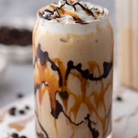 Dutch Bros Picture Perfect Recipe - Simple Copycat Recipes Coffee Milkshake, Chocolate And Caramel, Cinnamon Syrup, Chocolate Oats, Blended Drinks, Dutch Bros, Recipe Simple, Vanilla Syrup, Sugar Free Syrup