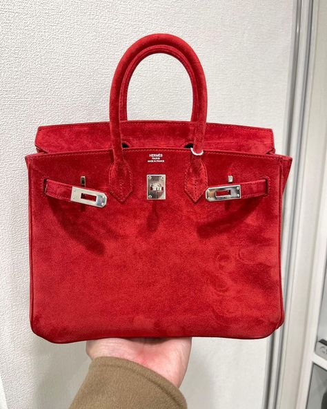 Super rare and very excellent condition Hermes birkin 25cm Rouge vif Doblis Phw #hermesbirkindoblis #hermesbirkinrougevif #glossvintage | Instagram Rare Birkin, Birkin 25, Luxury Bag, Kendall Jenner Style, Hermes Birkin, Preppy Style, Elegant Style, Luxury Bags, Chic Style