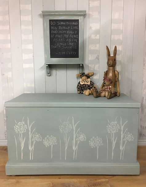 Old blanket box refinished with Annie Sloan Chalk Paint Duck Egg Blue and Original. Blanket Box Makeover, Painted Toy Boxes, Wooden Blanket Box, Painted Blanket Box, Trunk Makeover, Annie Sloan Painted Furniture, Chalk Paint Makeover, Painted Trunk, Upscale Furniture