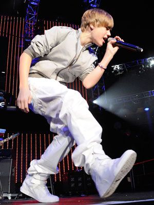 Justin Bieber Beautiful Style  http://www.style-people.com/justin-bieber-beautiful-style-fall-2011/ Justin Bieber 2011, Justin Bieber Family, Justin Bieber My World, Playing Trumpet, Justin Bieber Photoshoot, Sean Kingston, Justin Bieber 2014, Justin Bieber Outfits, Digital Graphics Art