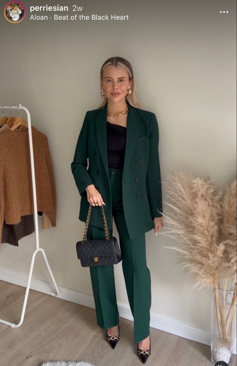 Green Suit Ideas Women, Emerald Green Pantsuit, Green Suit Jacket Women Outfit, Emerald Green Suit For Women, Emerald Blazer Outfit, Green Professional Outfit, Green Womens Suit, Green Pant Suit Women, Green Work Outfits Women