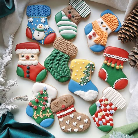 Stocking Cookie Decorating Ideas, Stocking Cookies Decorated, Present Cookies, Christmas Stocking Cookies, Christmas Sugar Cookies Decorated, Hard Lemonade, Decorated Stockings, Apron Ideas, Sugar Cookie Ideas