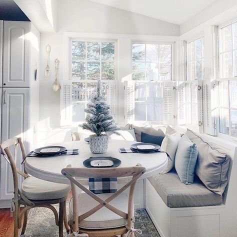 Seating In Kitchen, Bench Seating Kitchen, Banquette Seating In Kitchen, Kitchen Banquette, Kitchen Seating, Booth Seating, Cottage Inspiration, Banquette Seating, Bentwood Chairs