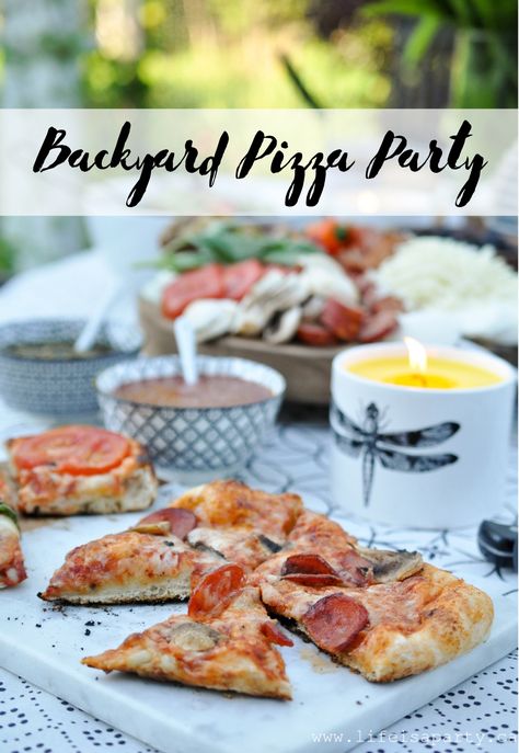 Pizza Oven Party Ideas, Outdoor Pizza Party Ideas, Pizza Party Ideas Entertaining, Pizza Party Menu Ideas, Build Your Own Pizza Party, Pizza Party Aesthetic, Pizza Charcuterie Board, Pizza Party Menu, Make Your Own Pizza Party