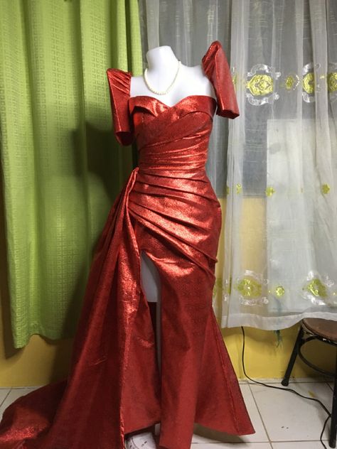 filipiniana goen Modern Filipiniana Dress, Modern Filipiniana, Filipiniana Dress, Filipino Style, Culture Day, Senior Prom, Grad Dresses, African Clothing, Style Dress