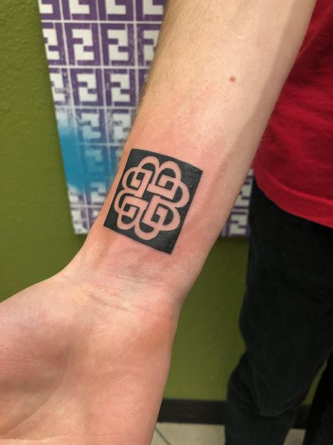 Wanted to post my first tattoo again since I deleted it (idk why) breakingbenjamin Celtic knot my favorite band and my family has an Irish background so the Celtic knot is pretty cool #tattoos #tattoo #beauty Sauce Gardner Wallpaper, Breaking Benjamin Tattoo, Breaking Benjamin Logo, Benjamin Tattoo, Lp Tattoo, Wolf Tattoo Forearm, Sauce Gardner, Girly Notebook, Nirvana Smiley Face