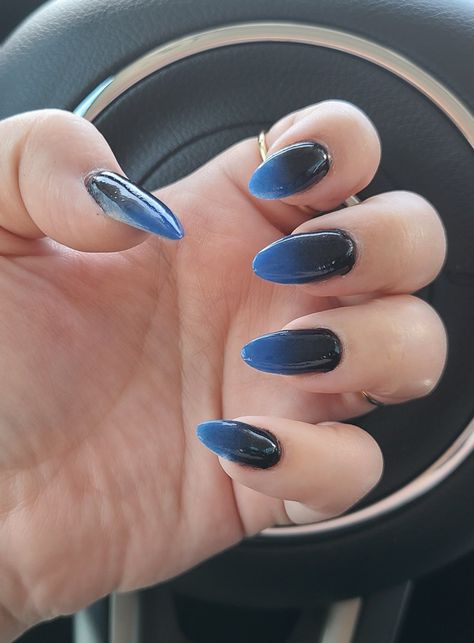 Black And Blue Nails Acrylic Almond, Dip Ombre Nails Almond, Ombre Black And Blue Nails, Black And Blue Ombré Nails, Black Nails With Blue Accent Nail, Navy Blue And Silver Almond Nails, Dark Nail Inspo Short, Dark Blue Nails With Design Almond, Short Almond Acrylic Nails Dark Blue