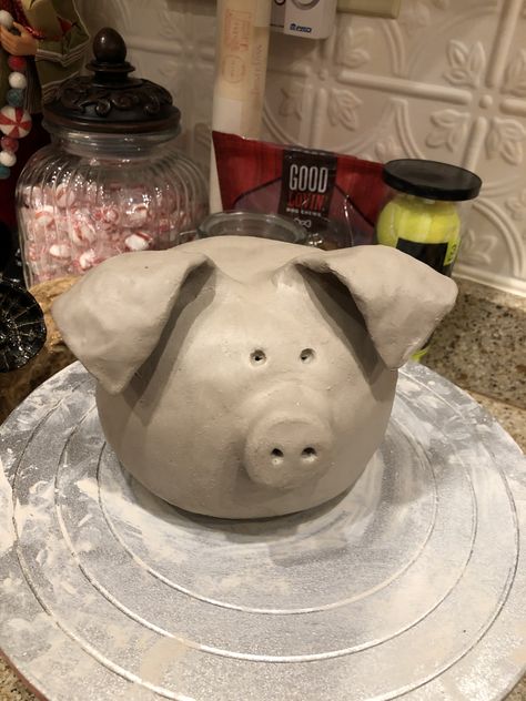 Pottery Pigs Ceramics, Pig Pinch Pot, Pinch Pot Animals Ceramics, Clay Art For Kids, Clay Pinch Pots, Clay Projects For Kids, Ceramic Pinch Pots, Coil Pottery, Kids Clay