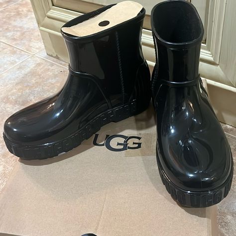 New Ugg Drizlita Black Rain Boots Size 8 Ugg Drizlita, Ugg Rain Boots, Black Rain Boots, Black Rain, Ugg Black, Womens Uggs, Winter Rain, Ugg Shoes, Rain Boots