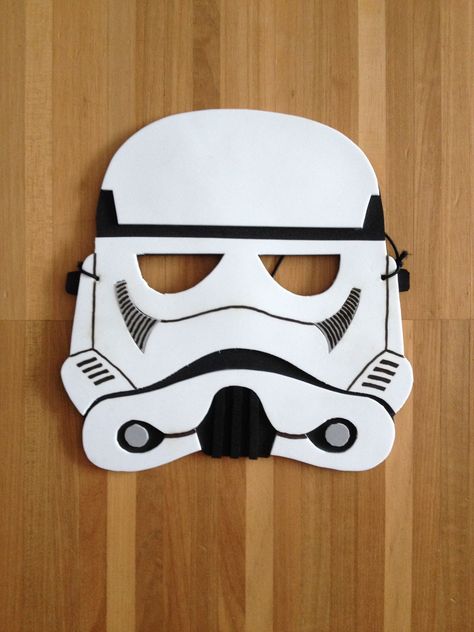 Star Wars Maske aus Moosgummi Star Wars Classroom Theme, Star Wars Mask, Star Wars Travel Posters, Star Wars Party Games, Disfraz Star Wars, Star Wars Classroom, Star Wars Masks, Star Wars Cartoon, Star Wars Food