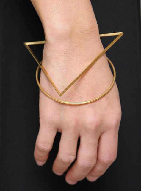 by Gemma Holt Triangle Bracelet, Ringe Gold, Valentino Rockstud, Eclectic Fashion, Kinds Of Shoes, Old Hollywood Glamour, Geometric Jewelry, Minimalist Jewelry, Statement Jewelry