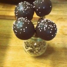 Alcohol Cake Pops - bite sized treats with a kick! Alcohol Infused Cake, Infused Cake Pops, Alcoholic Cake, Alcohol Cupcakes, Booze Balls, Coconut Oil Cooking, Hello Shots, Alcohol Cakes, Alcohol Desserts