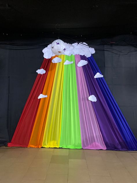 God keeps his promises to us, his children. He sealed this with the promise of the rainbow to Noah in the Bible Noahs Ark Vbs Decor, School Carnival Decorations, Noahs Ark Vbs, Noahs Ark Decorations, Sunday School Classroom Decor, Kindergarden Graduation, God Keeps His Promises, Wicked Party, Noahs Ark Theme