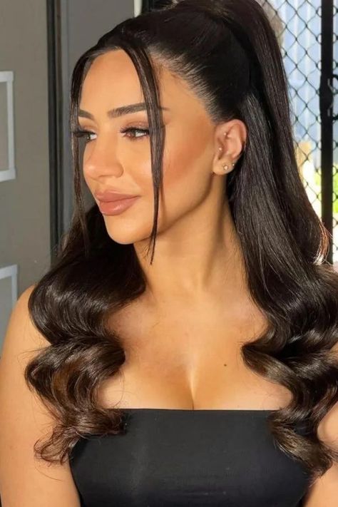 High Half-Up Half-Down Pony With Front Pieces Hairstyles With Curled Hair, Formal Ponytail, Ponytail Hairstyle Ideas, Curled Ponytail, Half Updo Hairstyles, Pony Hairstyles, Prom Hairstyle, Sleek Ponytail Hairstyles, Ponytail Hairstyle