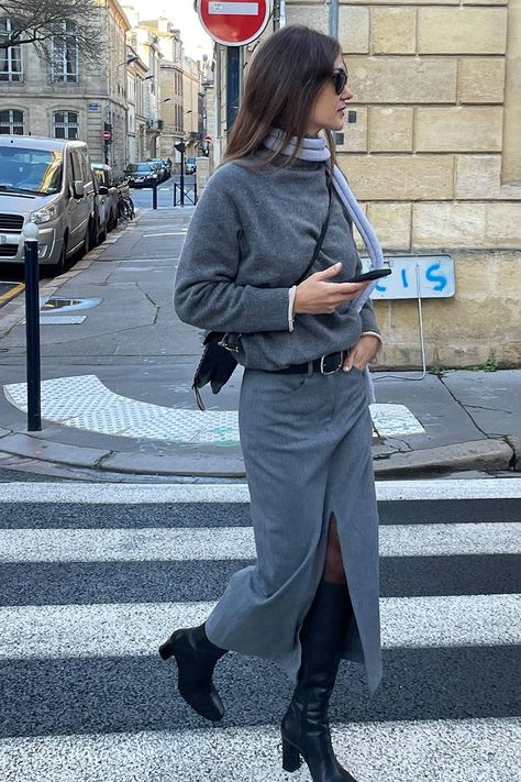 Grey Maxi Skirt Outfit, Long Pencil Skirts, French Street Style, Gray Skirt Outfit, French Girl Outfits, Long Grey Skirt, Gray Outfit, Grey Maxi Skirts, Long Pencil Skirt