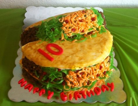 Taco Cake For a Birthday Fiesta! Lettuce is apple licorice, cheese is orange Starbursts, meat is tootsie rolls, and tomatoes are red... Taco Cake Ideas, Taco Cakes, Taco Cake, Taco Birthday, Taco Bar Party, Tootsie Rolls, Birthday Fiesta, Cactus Rose, Fiesta Birthday Party