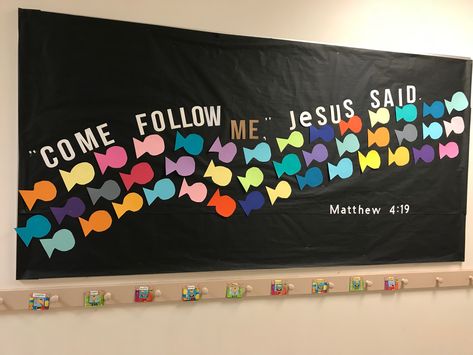 United In Faith And Community Bulletin Board, Bible Class Decorating Ideas, 1st Grade Christian Classroom, Bulletin Board Bible Verse, Bible Theme Classroom, Ten Commandments Bulletin Board, Sunday School Wall Murals, Bible School Classroom Decor, Christian Classroom Decor Ideas