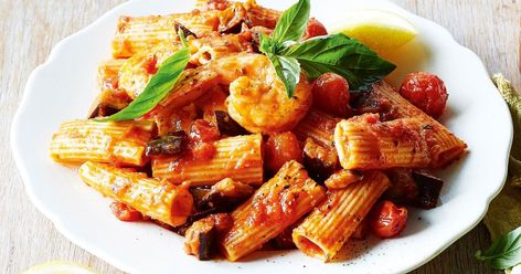 Whip up a delicious Italian pasta dish with this quick and easy prawn and eggplant rigatoni. Pasta With Aubergine, Rigatoni Recipe, What To Cook For Dinner, Prawn Pasta, Aubergine Recipe, Rigatoni Recipes, Dinner Pasta, Curtis Stone, Italian Pasta Dishes