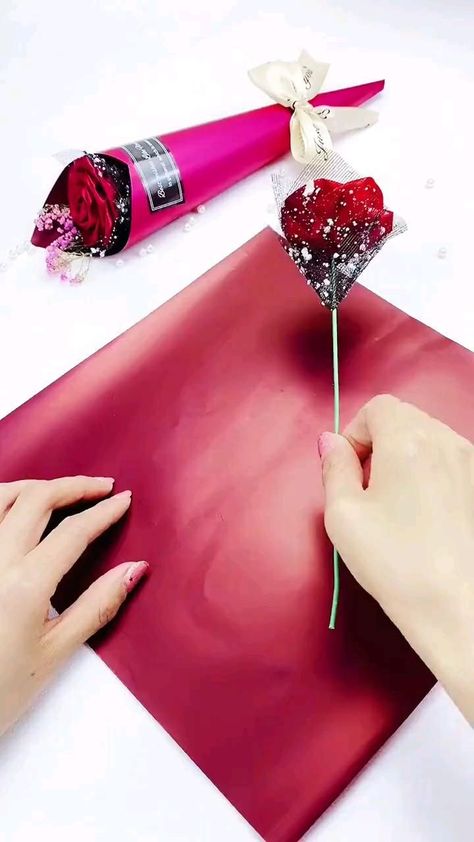 Step-by-Step Tutorial: How to Wrap a Bouquet in Paper Wrap A Bouquet In Paper, Wrap A Bouquet, Satin Flowers Diy, Paper Flower Diy, Wedding Gift Hampers, Hadiah Valentine, Kad Nama, Diy Lace Ribbon Flowers, Diy Bouquet Wrap