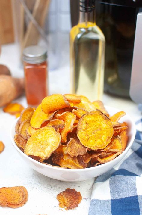 Easy Air Fryer Sweet Potato Chips Homemade Hawaiian Rolls, Air Fryer Sweet Potato Chips, Sweet Potato Bread Pudding, Easy Sweet Potato Recipes, Sweet Potato Bread, Yummy Sweet Potatoes, Homemade Rolls, Banana Bread Muffins, Stuffed Sweet Potato Healthy