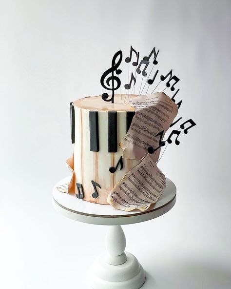 Music Note Birthday Cake, Music Cake Ideas, Musical Cake, Bolo Musical, Music Themed Cakes, Birthday Cake Roses, Cake Design For Men, Piano Cakes, Doctor Cake