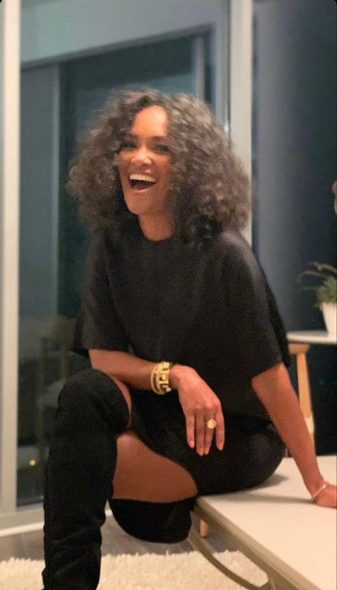 Mara Brock Akil Hair, Mara Brock Akil Style, Mara Brock Akil, Belle Silhouette, Makeup For Black Women, Black Girls Hairstyles, Editorial Fashion, Beautiful Hair, Girl Hairstyles